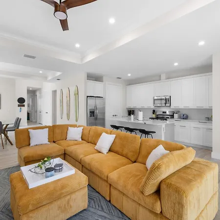 Colorful Retreat Near Beach And Pickleball Courts